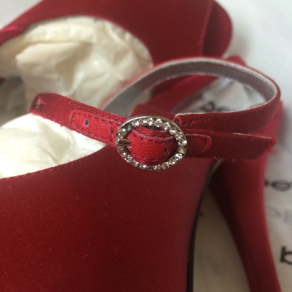 Red peep toe heels - Picture 7 of 12